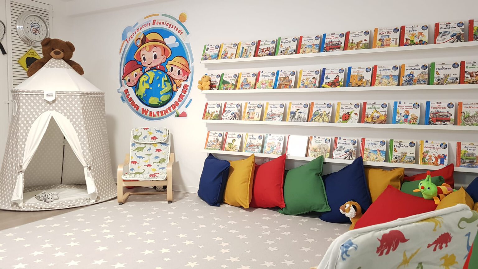 Heller und freundlicher Innenraum der Kita Kleine Weltentdecker in Bönningstedt